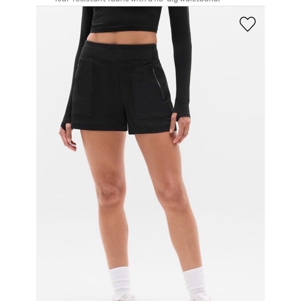 ATHLETA TREKKIE NORTH MID RISE BLACK PULL ON SHORTS ZIPPER POCKETS WOMENS SZ 6
